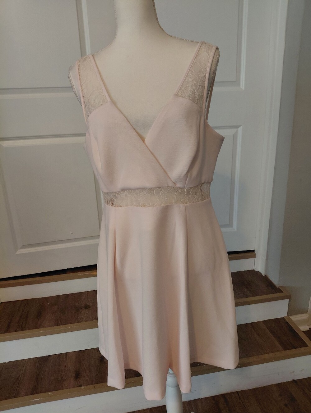 BCBGeneration Pink Dove Lace-Trim Detail V-Neck Zipper Midi Size:Lg NEW w Tags